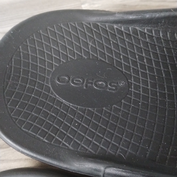 OOFOS Ooahh Black Slide Sandals Unisex Men's 13 Women's 15 - Picture 2 of 4